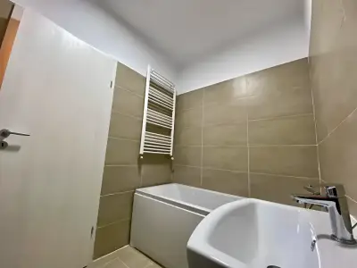 Baie cu cada in apartament vanzare Sector 4 Bucuresti